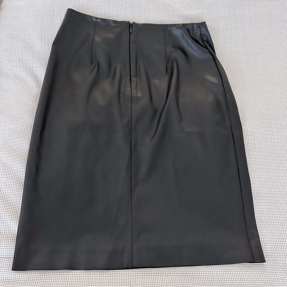 BEBE sexy black shiny stretch skirt! Hardly worn, size 2! - Picture 3 of 5